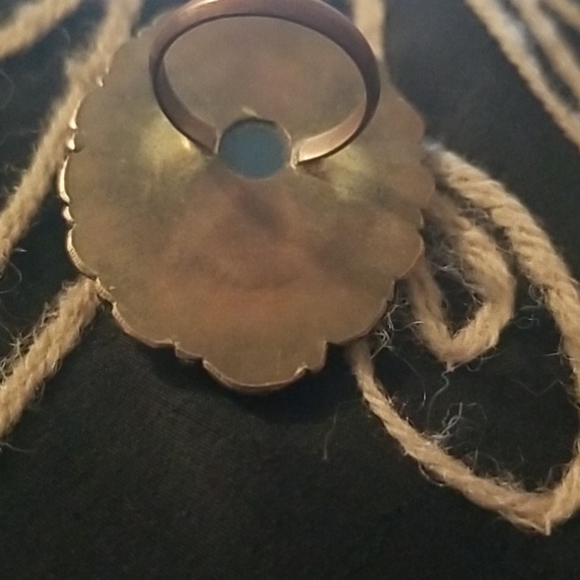 Oversized Gold Ring with large blue stone - Picture 6 of 6